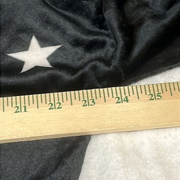 Room Service Womens Long Sleeve Velour Pajama/Lounge Top Size XL Black W/Stars - Picture 5 of 9